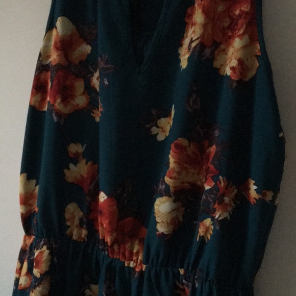 41 Hawthorn. Stitch fix. Size medium. Floral dress - Picture 2 of 5